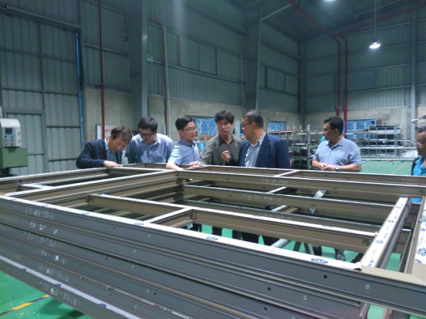 Ban lãnh đạo LG Hausys tới thăm nhà máy KOREA WINDOW